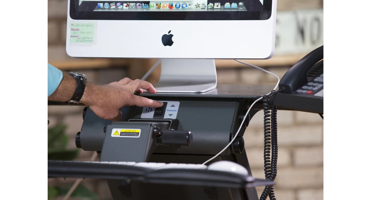 HealthPostures TaskMate Executive 6100 Desk Converter 7 HealthPostures TaskMate Executive 6100 Desk Converter - Image 5